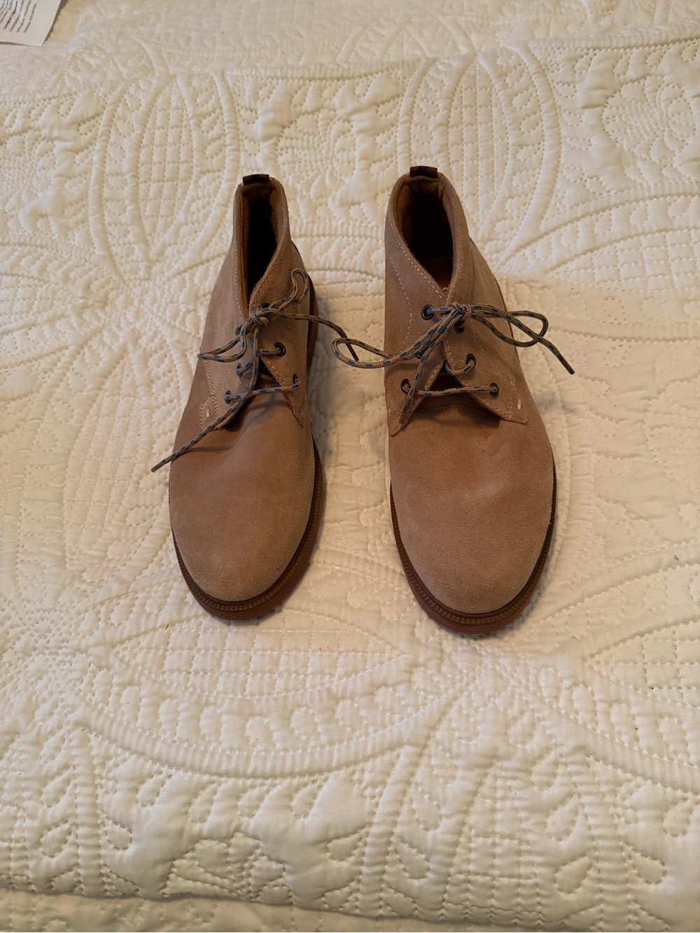Florsheim Kids Suede Chukka Boots in Light Tan